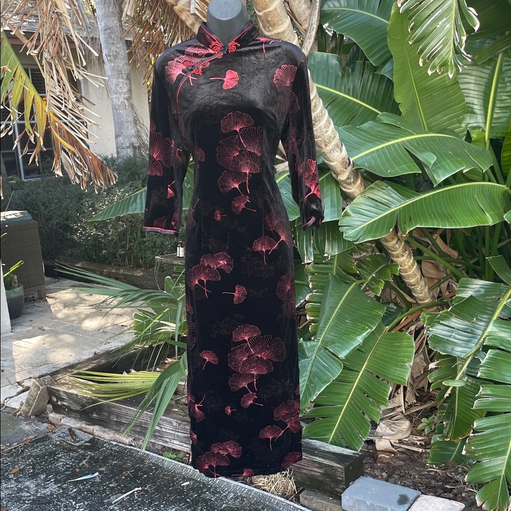 Dark floral, black velvet traditional quipao